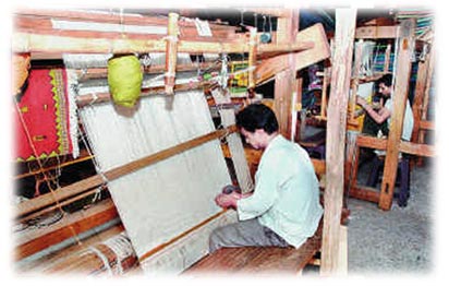 From am article in a New Delhi newspaper 
stating that Vinod Nair has devised a horizontal carpet loom